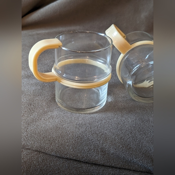 6 Vintage Glass Mugs 8oz Coffee or Tea Glass Mugs with Cream Coloured Plastic - Picture 2 of 9